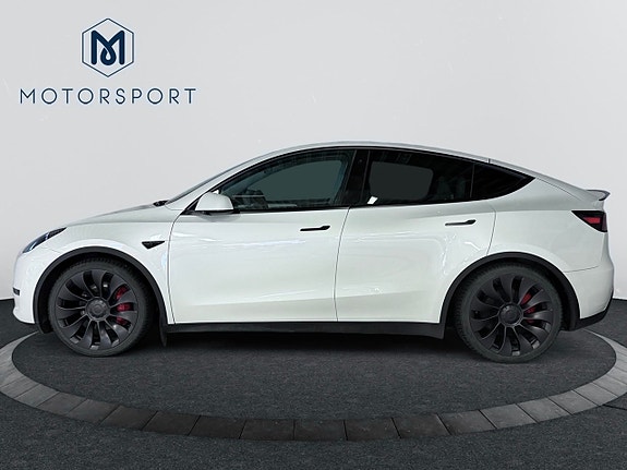 Tesla Model Y 4 of 21