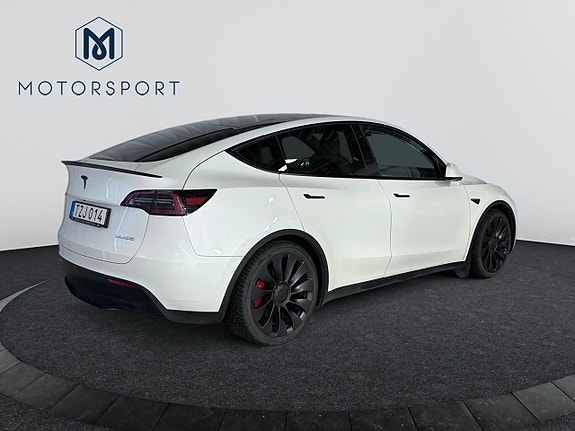 Tesla Model Y 9 of 21