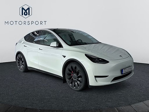 Tesla Model Y 7 of 21