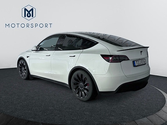 Tesla Model Y 6 of 21