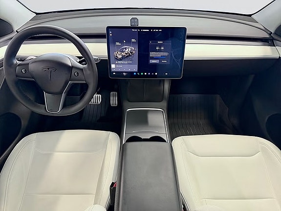 Tesla Model Y 12 of 21
