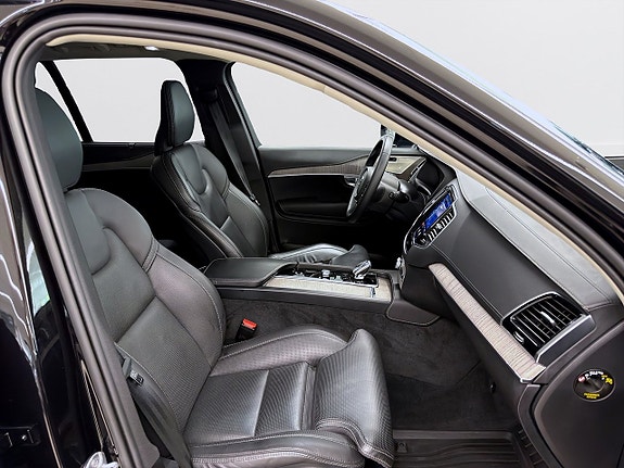 Volvo XC90 16 of 26