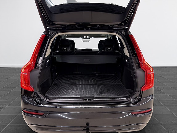 Volvo XC90 8 of 26