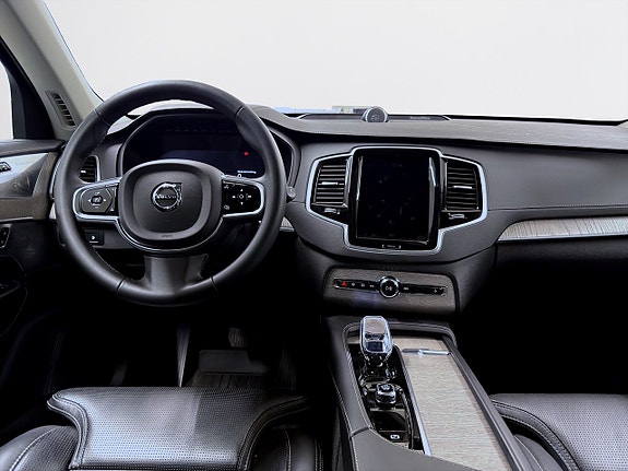 Volvo XC90 14 of 26