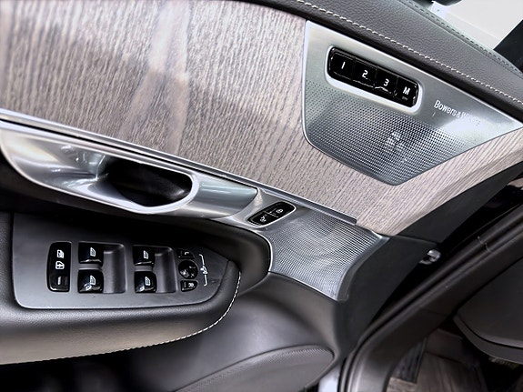 Volvo XC90 18 of 26