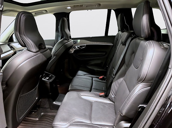 Volvo XC90 12 of 26