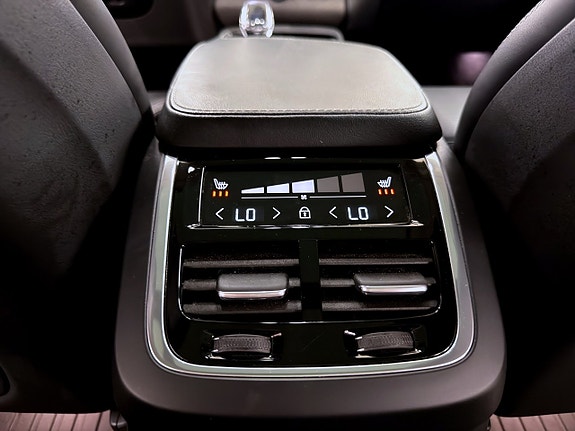 Volvo XC90 15 of 26
