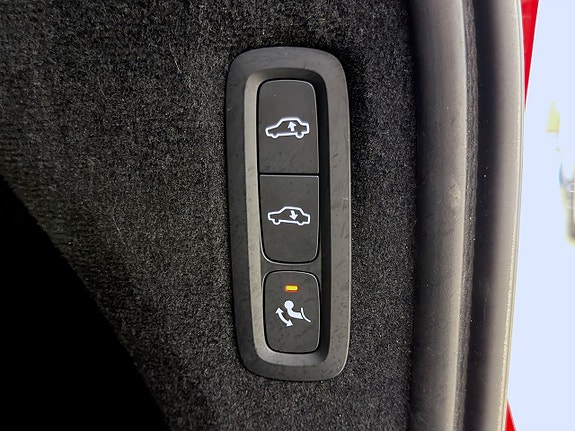 Volvo XC90 11 of 26