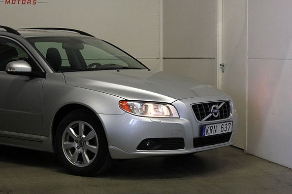 Volvo V70 2 of 18