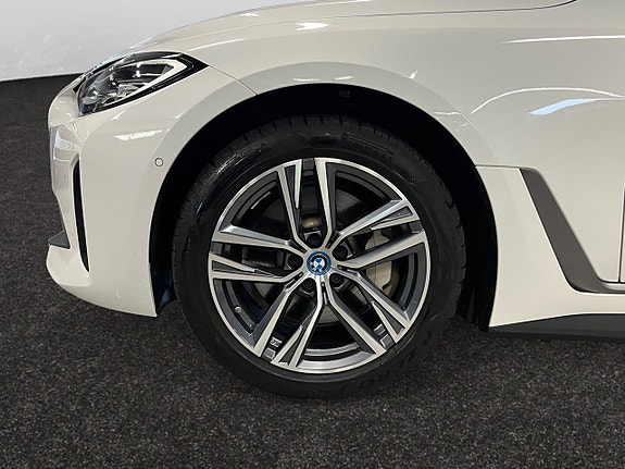 BMW i4 15 of 23