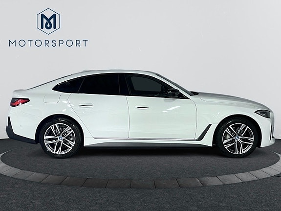 BMW i4 8 of 23