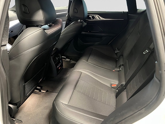 BMW i4 14 of 23