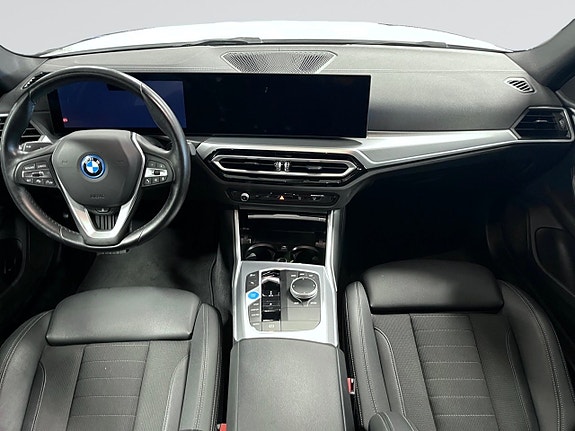 BMW i4 11 of 23