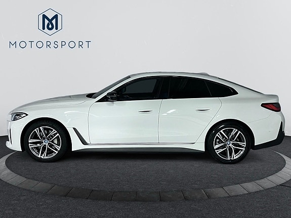 BMW i4 3 of 23