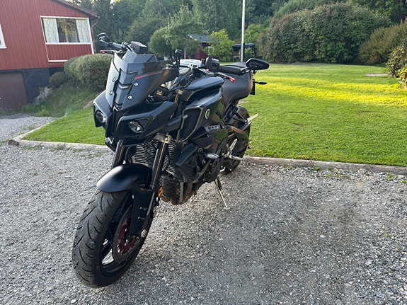 Yamaha MT-10 3 of 4
