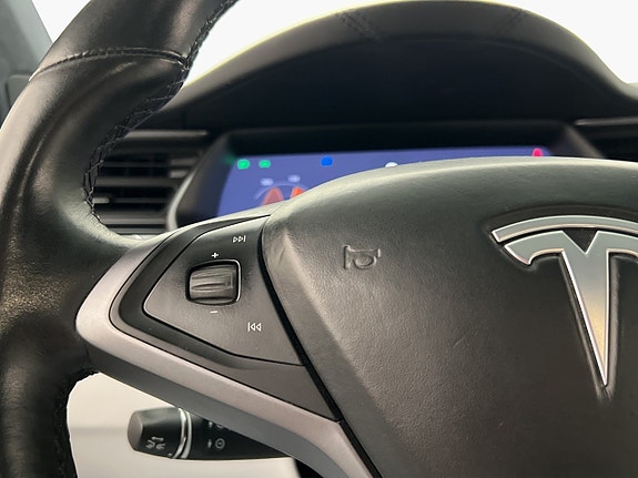 Tesla Model X 17 of 30