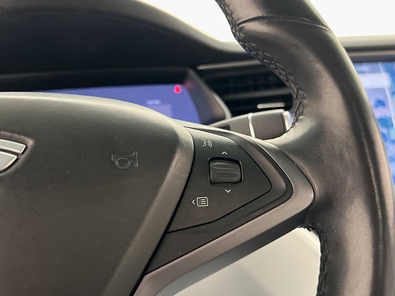 Tesla Model X 19 of 30