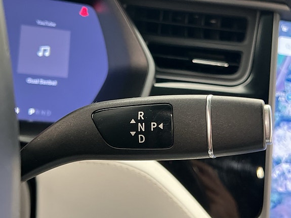 Tesla Model X 20 of 30