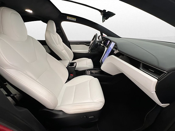 Tesla Model X 28 of 30