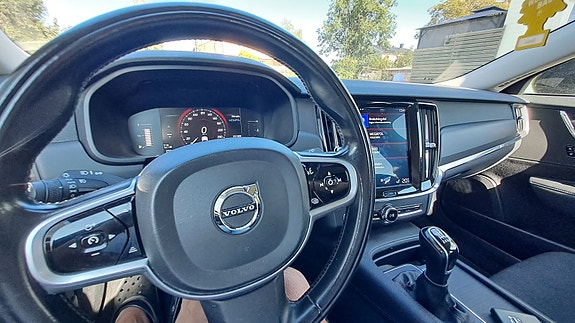 Volvo V90 2 of 9