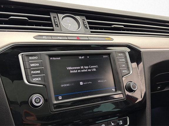 Volkswagen Passat Alltrack 24 of 30