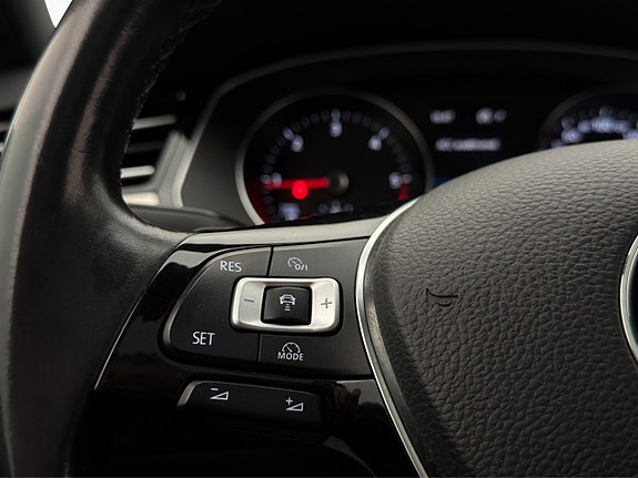 Volkswagen Passat Alltrack 18 of 30