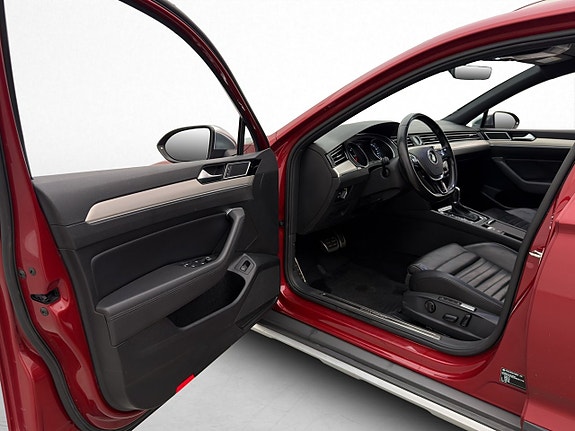 Volkswagen Passat Alltrack 11 of 30