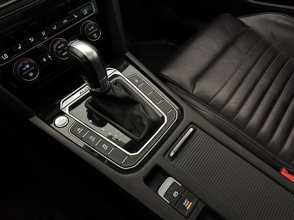 Volkswagen Passat Alltrack 27 of 30