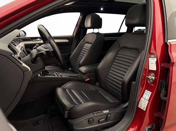 Volkswagen Passat Alltrack 12 of 30