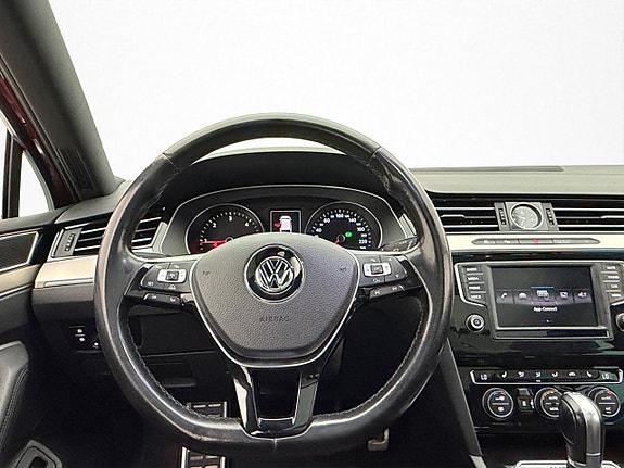 Volkswagen Passat Alltrack 15 of 30