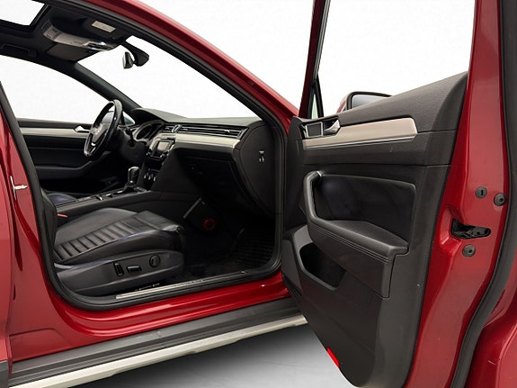 Volkswagen Passat Alltrack 29 of 30
