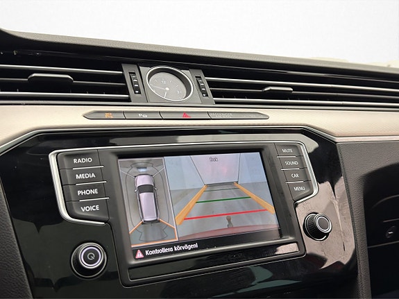 Volkswagen Passat Alltrack 23 of 30