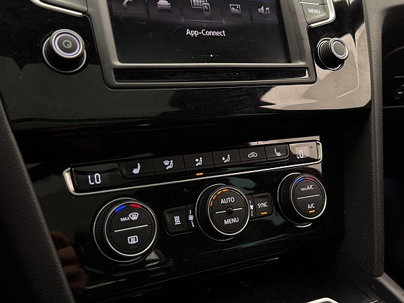 Volkswagen Passat Alltrack 26 of 30