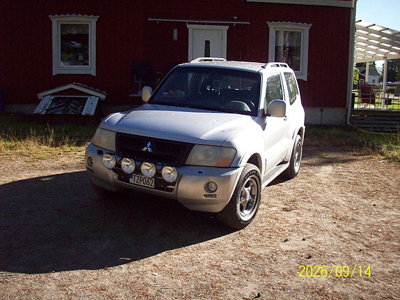 Mitsubishi Pajero 3 of 8