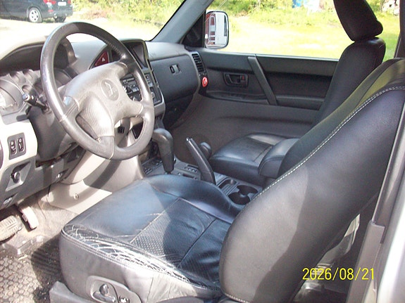 Mitsubishi Pajero 5 of 8
