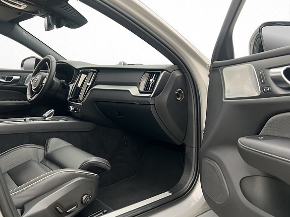 Volvo V60 19 of 30