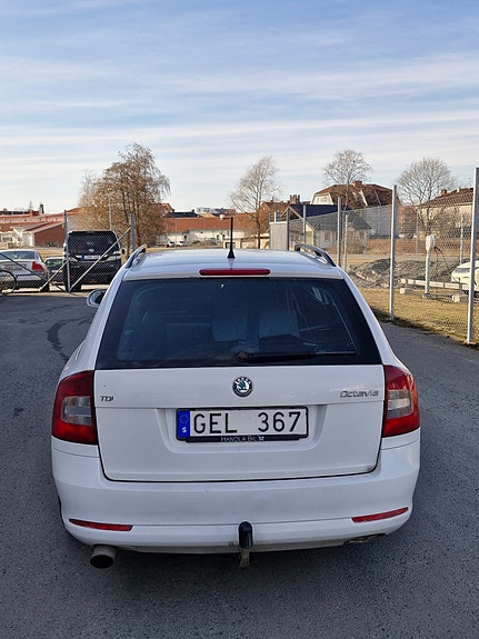 Skoda Octavia 2 of 4
