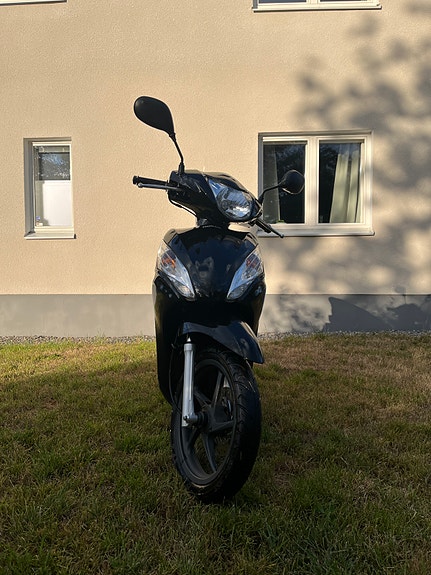 Honda NSC Vison Moped 3 of 7