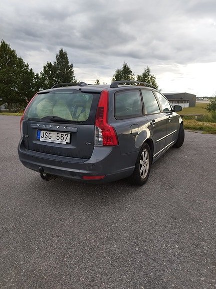 Volvo V50 3 of 13