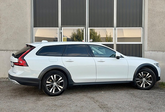 Volvo V90 Cross Country 4 of 20