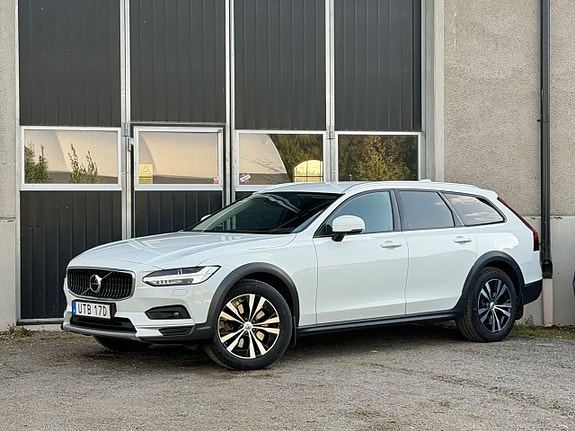 Volvo V90 Cross Country 2 of 20