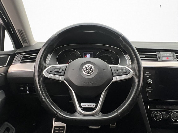 Volkswagen Passat Alltrack 14 of 30