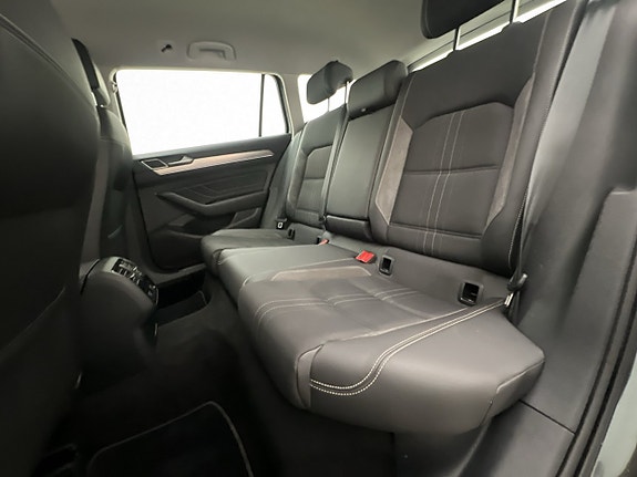 Volkswagen Passat Alltrack 17 of 30