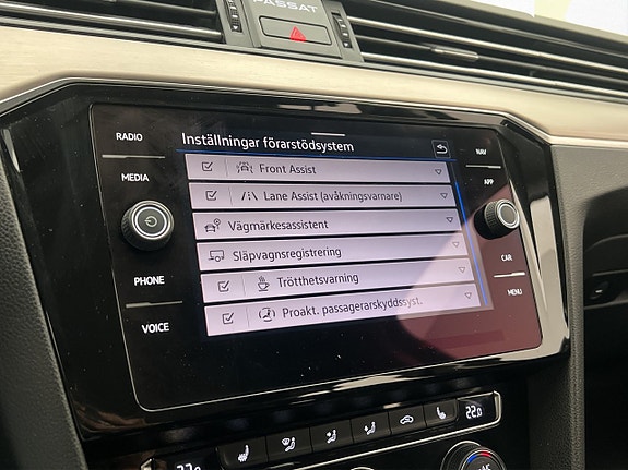 Volkswagen Passat Alltrack 23 of 30