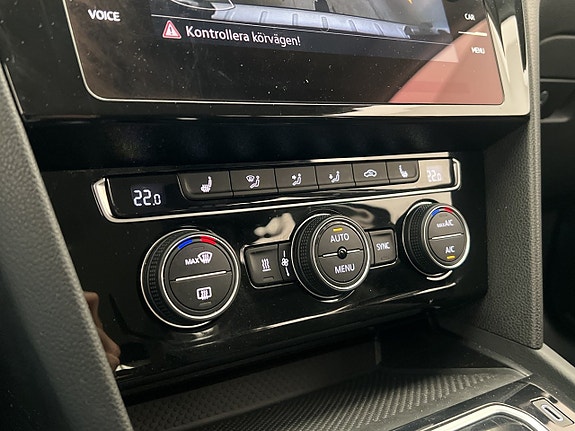Volkswagen Passat Alltrack 25 of 30