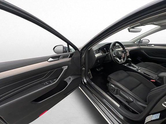 Volkswagen Passat Alltrack 11 of 30
