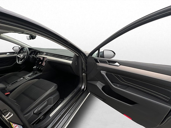 Volkswagen Passat Alltrack 16 of 30