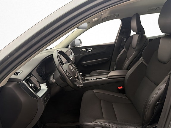 Volvo XC60 12 of 30