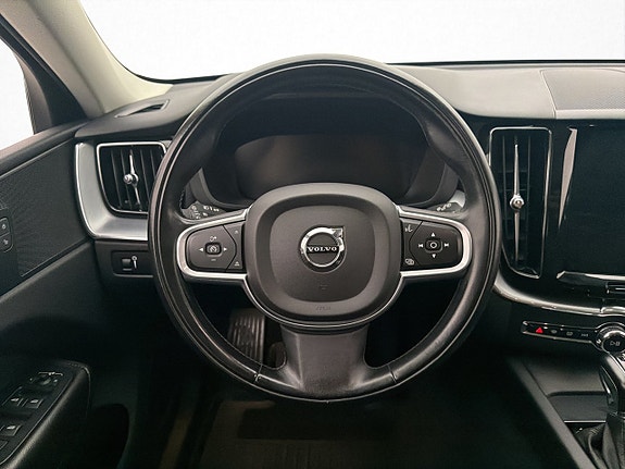 Volvo XC60 14 of 30