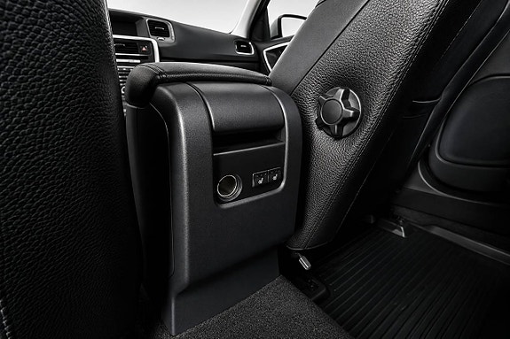 Volvo V60 7 of 11